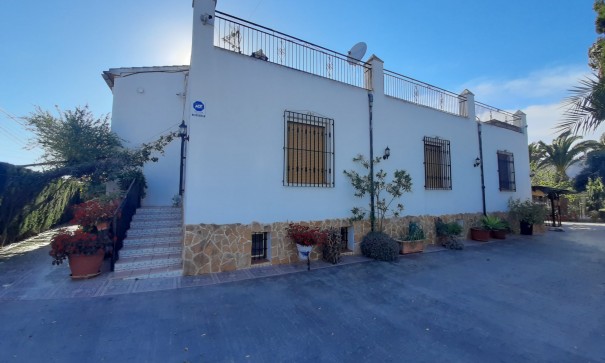 Resale - Freistehende Villa -
Orihuela