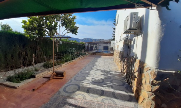 Resale - Freistehende Villa -
Orihuela