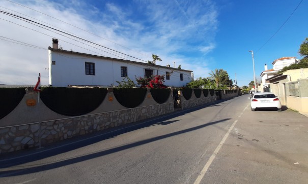 Resale - Freistehende Villa -
Orihuela