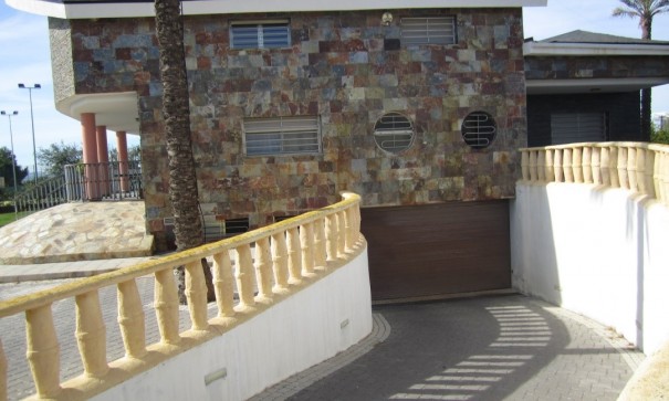 Herverkoop - Vrijstaande Villa -
Los Montesinos