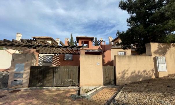 Sprzedaż - Willa w zabudowie bliźniaczej -
Murcia