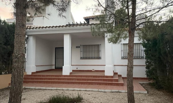 Sprzedaż - Willa w zabudowie bliźniaczej -
Murcia