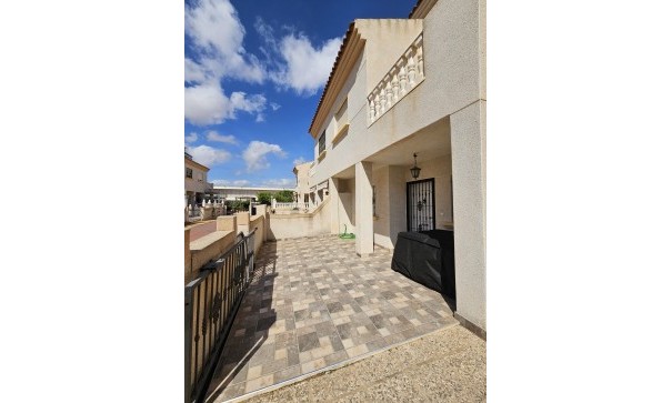 Resale - Wohnung Appartement -
Torrevieja