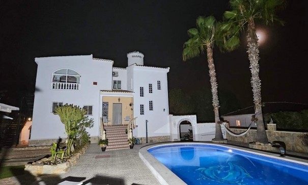 Sale - Finca Country Property -
Pilar de la Horadada - Pinar de Campoverde