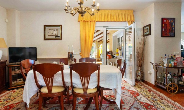 Återförsäljning - Fristående villa -
Cabo Roig - MUY CERCA DE LA PLAYA