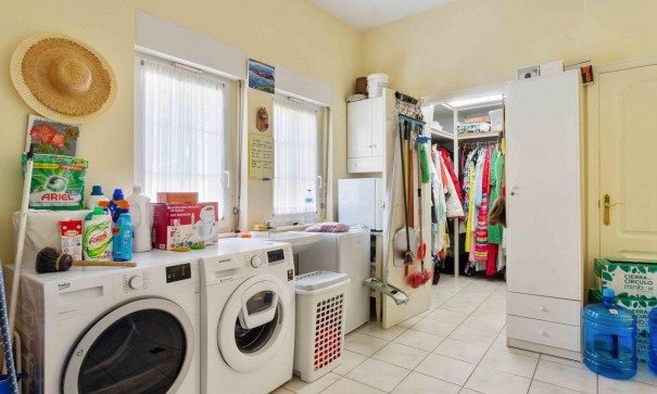 Återförsäljning - Fristående villa -
Cabo Roig - MUY CERCA DE LA PLAYA