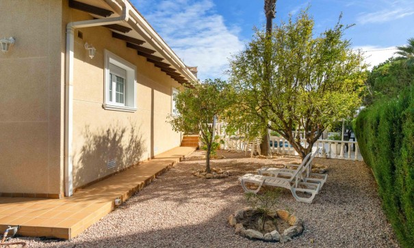 Återförsäljning - Fristående villa -
Cabo Roig - MUY CERCA DE LA PLAYA