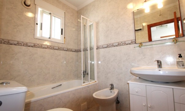 Herverkoop - Vrijstaande Villa -
Villamartín