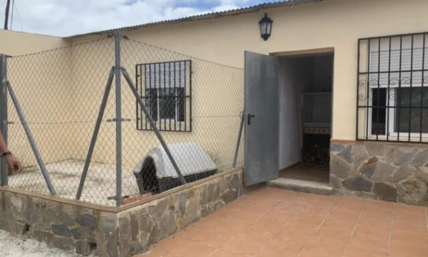 Venta - Chalet Independiente -
Pinoso