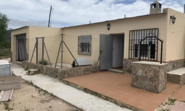 Venta - Chalet Independiente -
Pinoso