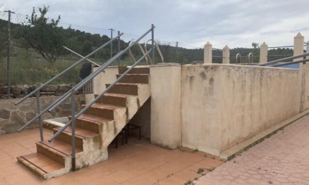 Venta - Chalet Independiente -
Pinoso