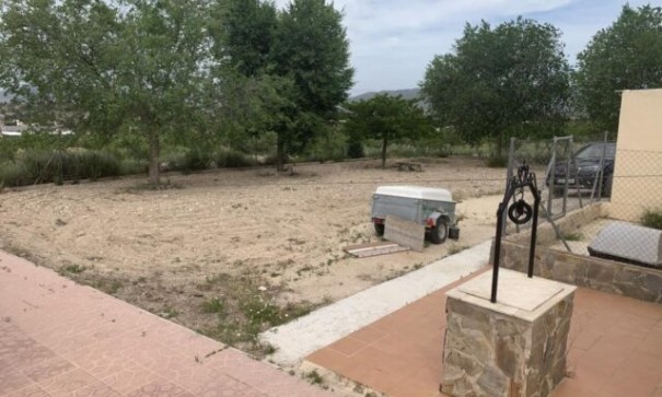 Venta - Chalet Independiente -
Pinoso