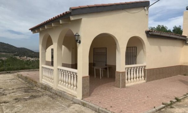 Venta - Chalet Independiente -
Pinoso