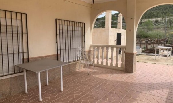 Venta - Chalet Independiente -
Pinoso