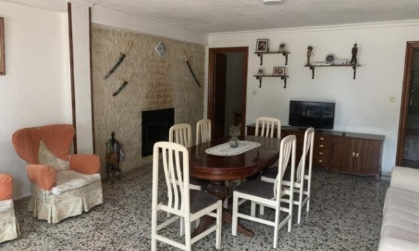 Venta - Chalet Independiente -
Pinoso