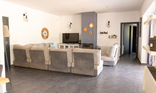 Venta - Chalet Independiente -
Biar