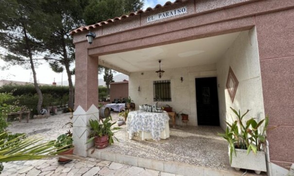 Resale - Freistehende Villa -
Hondón de las Nieves