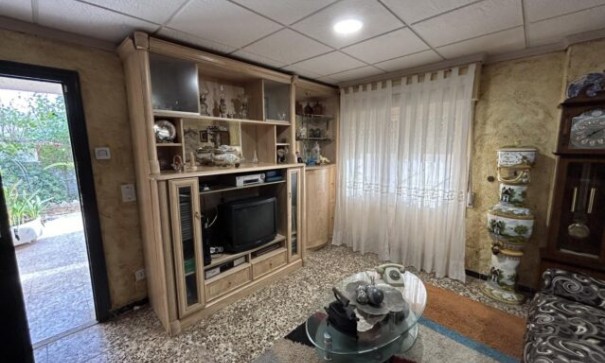 Resale - Freistehende Villa -
Hondón de las Nieves