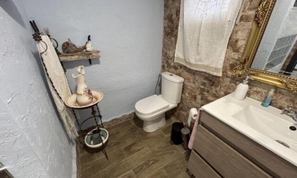 Resale - Freistehende Villa -
Hondón de las Nieves