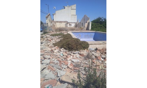 Återförsäljning - Vomt Mark -
Catral