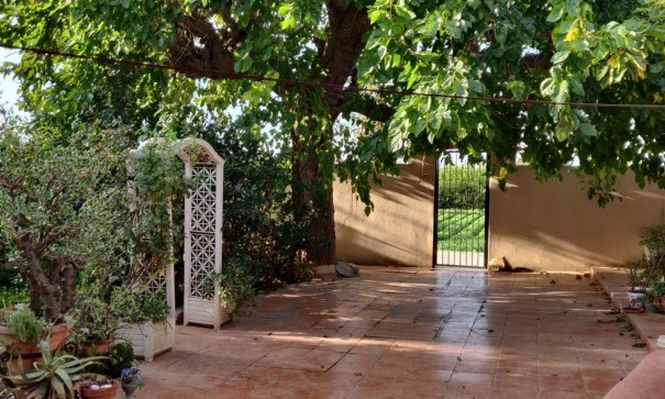 Återförsäljning - Finca lantlig egendom -
Orihuela