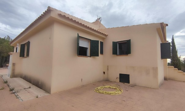 Videresalg - Finca landejendom -
Tibi