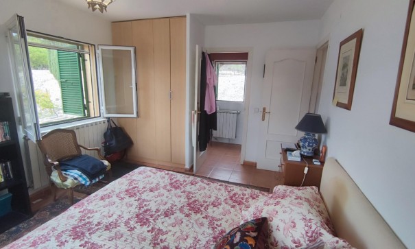 Videresalg - Finca landejendom -
Tibi