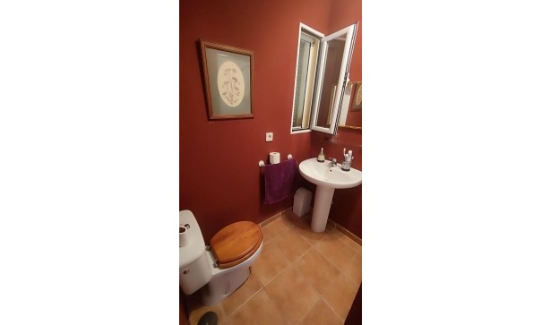 Videresalg - Finca landejendom -
Tibi