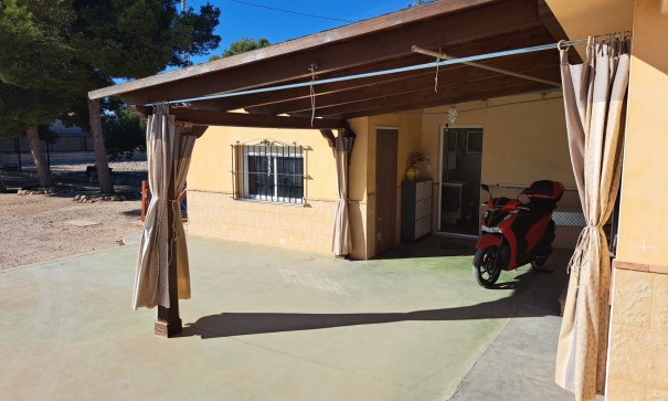 Herverkoop - Finca Landelijk pand -
Crevillente