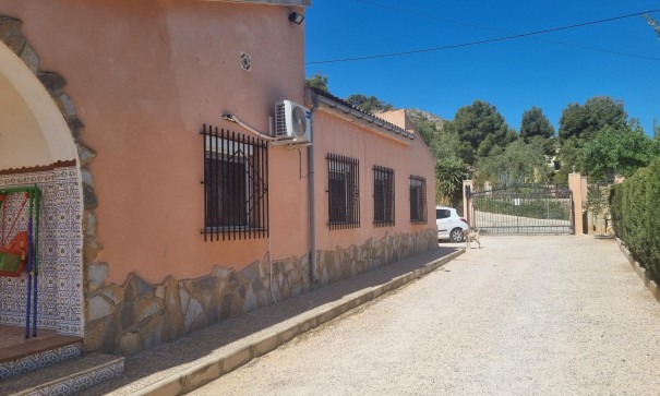 Herverkoop - Finca Landelijk pand -
Hondón de las Nieves