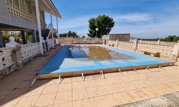 Herverkoop - Finca Landelijk pand -
Crevillente