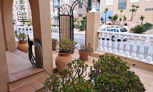 Återförsäljning - Villa i parhus -
La Mata