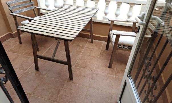 Återförsäljning - Villa i parhus -
La Mata