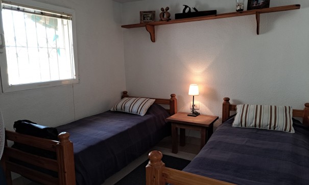 Återförsäljning - Villa i parhus -
La Mata