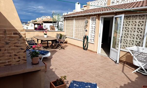 Återförsäljning - Villa i parhus -
La Mata