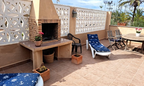 Återförsäljning - Villa i parhus -
La Mata