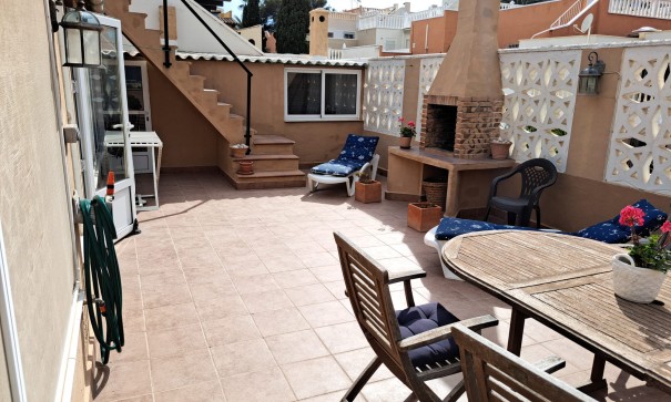 Återförsäljning - Villa i parhus -
La Mata