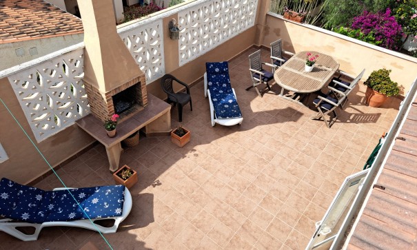 Återförsäljning - Villa i parhus -
La Mata