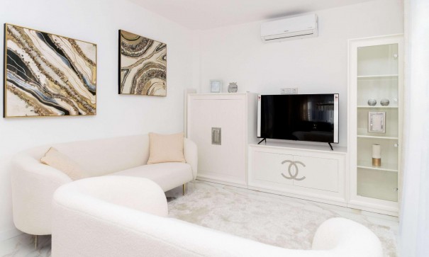 Återförsäljning - Fristående villa -
Orihuela Costa