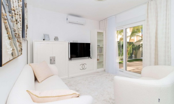 Återförsäljning - Fristående villa -
Orihuela Costa