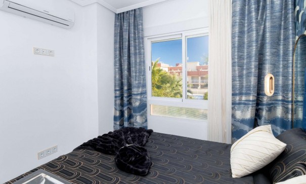 Återförsäljning - Fristående villa -
Orihuela Costa