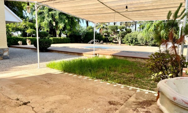 Återförsäljning - Finca lantlig egendom -
Elche