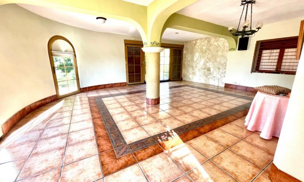 Återförsäljning - Finca lantlig egendom -
Elche