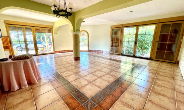 Återförsäljning - Finca lantlig egendom -
Elche