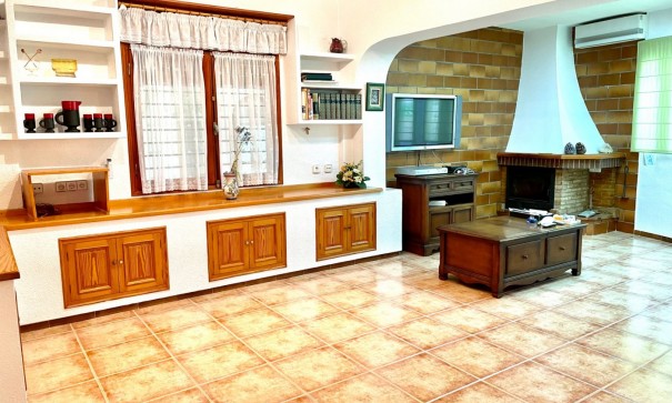 Återförsäljning - Finca lantlig egendom -
Elche