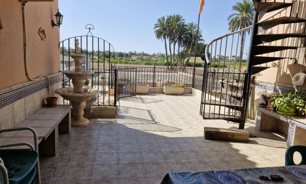 Videresalg - Finca landejendom -
Elche