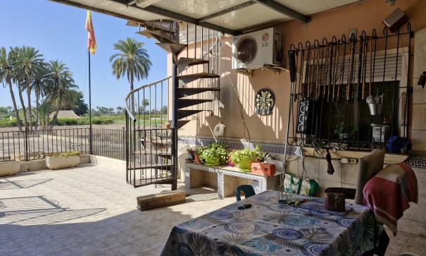 Videresalg - Finca landejendom -
Elche