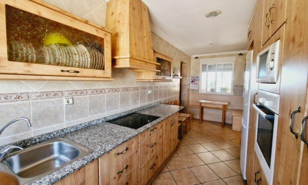 Videresalg - Finca landejendom -
Elche