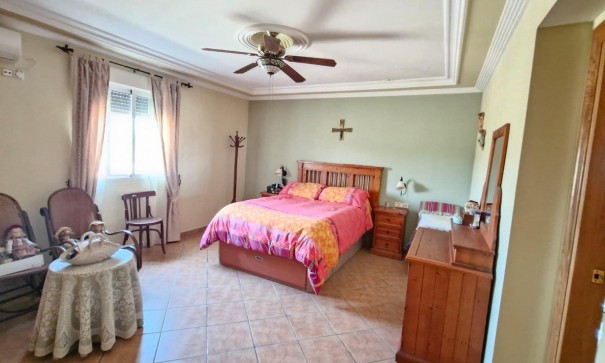 Videresalg - Finca landejendom -
Elche