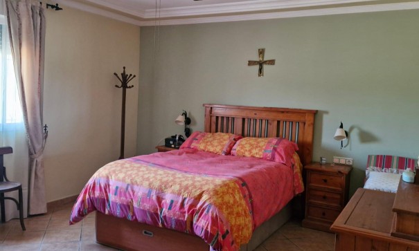 Videresalg - Finca landejendom -
Elche